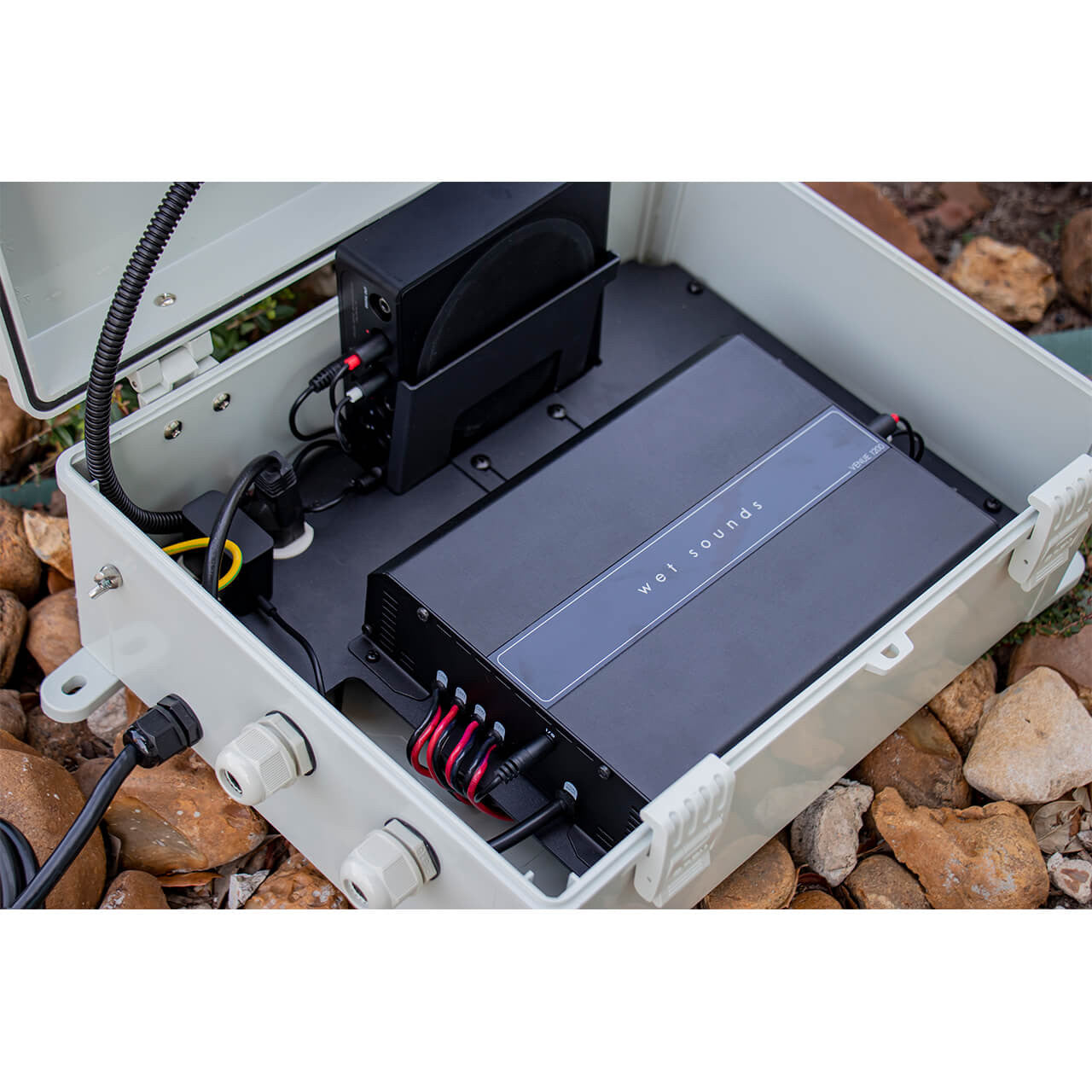 Venue Series 110v, 1200W 4 Channel Amplifier w/Enclosure