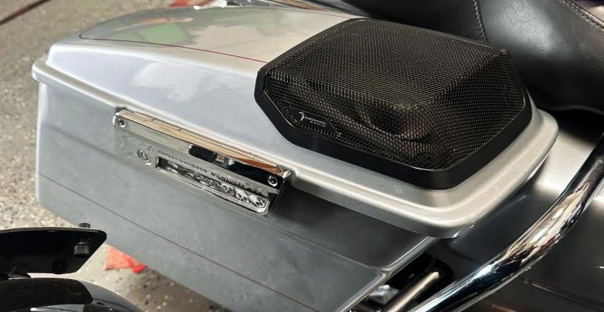 1998-2013 Harley Davidson® Cut-In Lid Kit with MP692 Speakers (2Ω) - MSMP692LK13